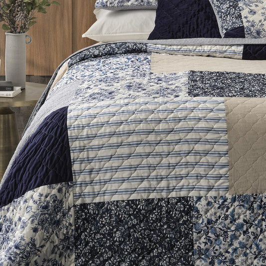 Courtepointe patchwork bleue et blanche Marine
