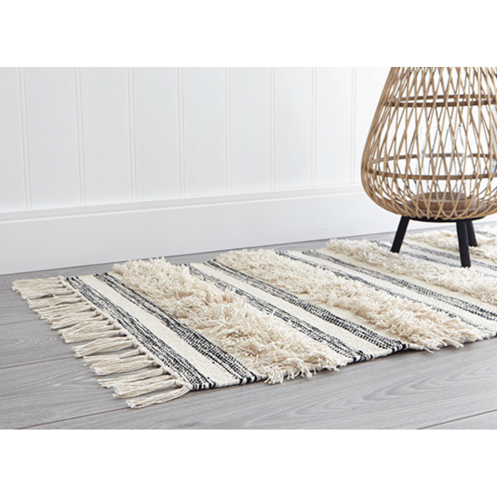 Tapis à Rayures et Franges
