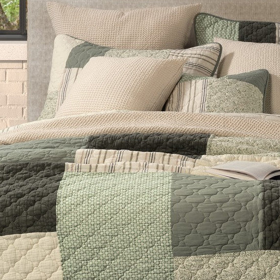 Courtepointe patchwork vert et crème Broccolini