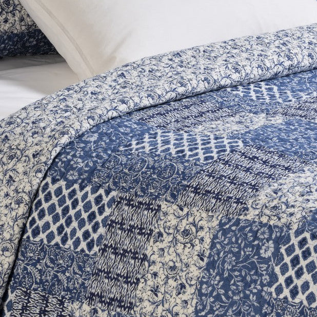 Courtepointe bleue de style patchwork Donalda