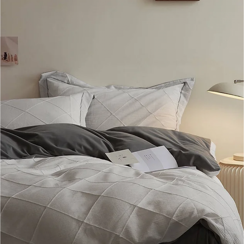 Angie White Duvet Cover – Minimalist Elegance and Comfort