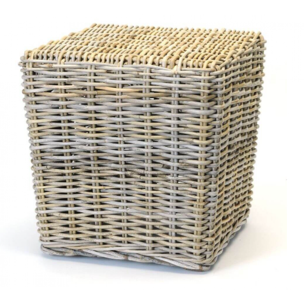 Square pouf in natural woven rattan
