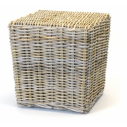 Square pouf in natural woven rattan