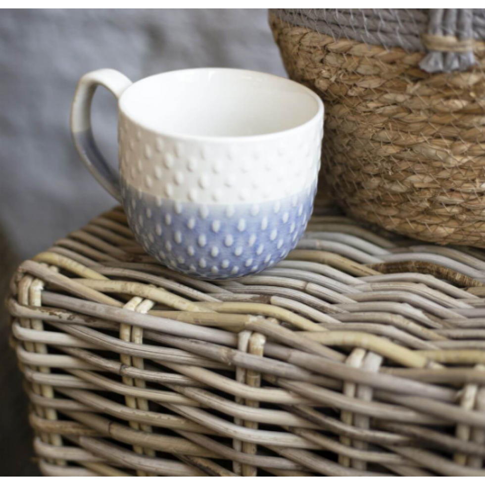 Square pouf in natural woven rattan