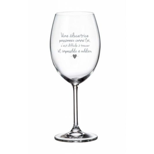 Verre à Vin – Une Éducatrice Passionnée